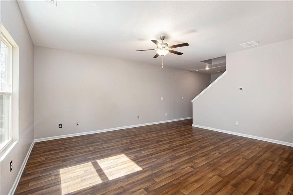 3 bedroom, 3 bathroom, 1,926 sq ft single family residence for sale at 4702 Moccasin Court, Douglasville, GA 30135 — photo 4