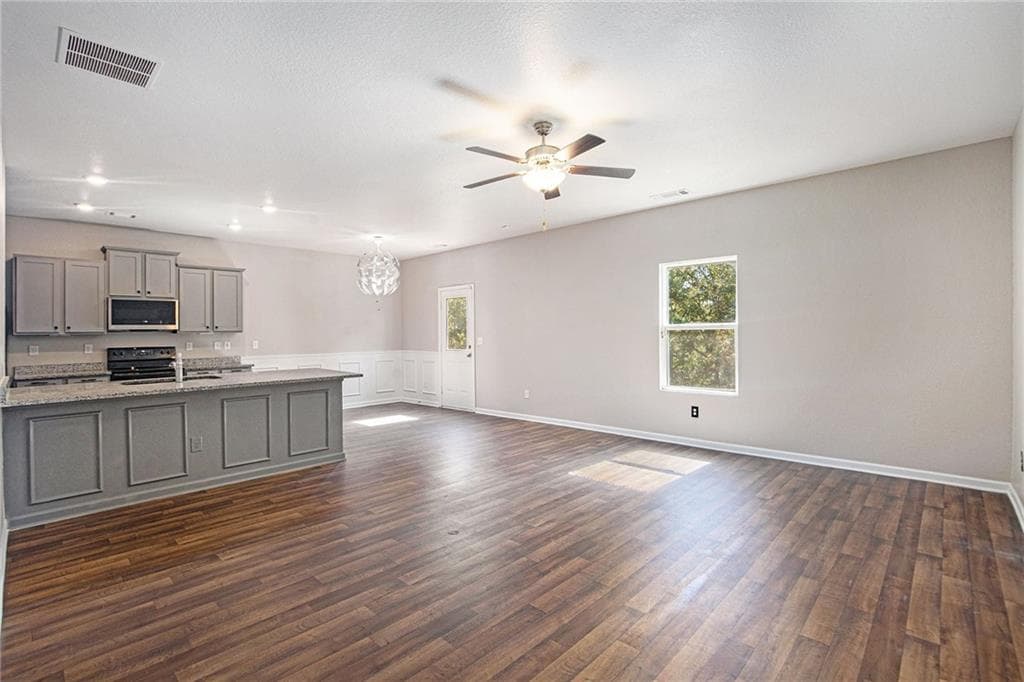 3 bedroom, 3 bathroom, 1,926 sq ft single family residence for sale at 4702 Moccasin Court, Douglasville, GA 30135 — photo 7