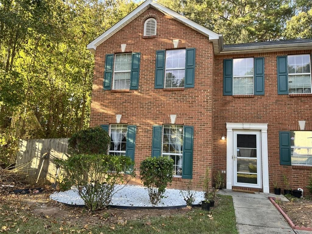 5 bedroom, 3 bathroom, 2,732 sq ft single family residence for sale at 800 SINCLAIR Way, Jonesboro, GA 30238 — photo 2