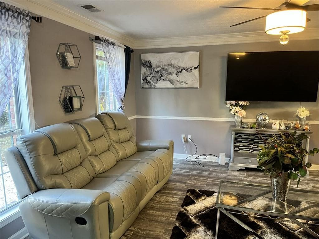 5 bedroom, 3 bathroom, 2,732 sq ft single family residence for sale at 800 SINCLAIR Way, Jonesboro, GA 30238 — photo 4