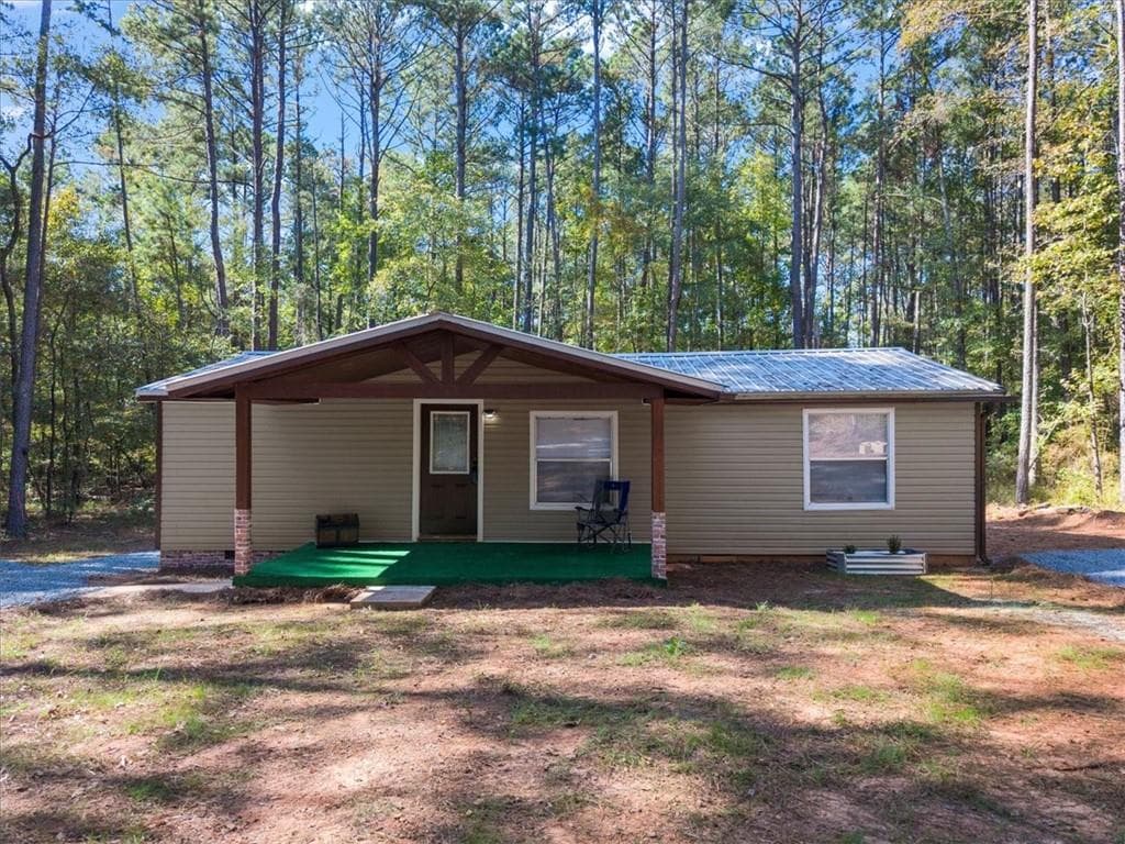 3 bedroom, 2 bathroom, 1,025 sq ft single family residence sold at 103 E Bearcreek Road, Eatonton, GA 31024
