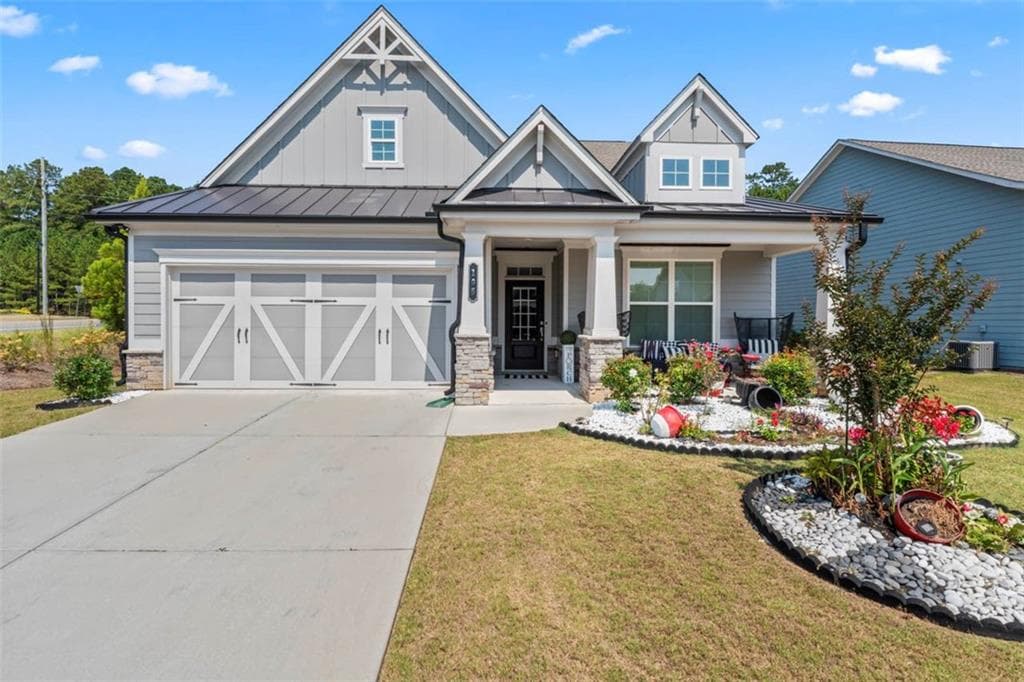 4 bedroom, 3 bathroom, 2,603 sq ft single family residence under contract at 105 HOLLIS Street, Fayetteville, GA 30215
