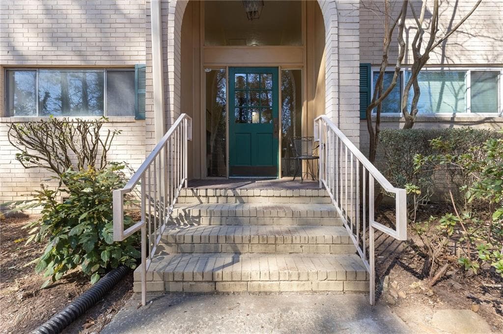 3 bedroom, 2 bathroom, 1,205 sq ft condominium sold at 3236 Henderson Mill Road 5, Atlanta, GA 30341