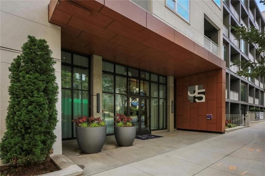 1 bedroom, 1 bathroom, 967 sq ft condominium sold at 775 Juniper Street 614, Atlanta, GA 30308