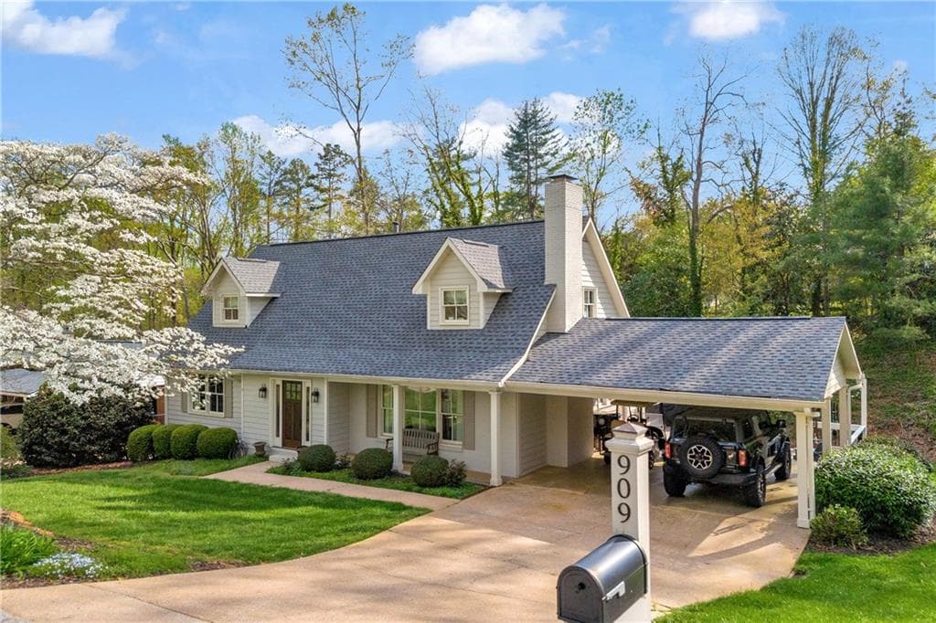 909 Parkhill Place, Gainesville, GA 30501 — most recent listing photo