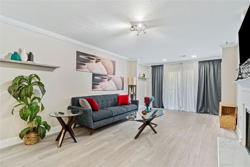 2 bedroom, 3 bathroom, 1,249 sq ft condominium for sale at 4106 PINE HEIGHTS Drive, Atlanta, GA 30324 — photo 3