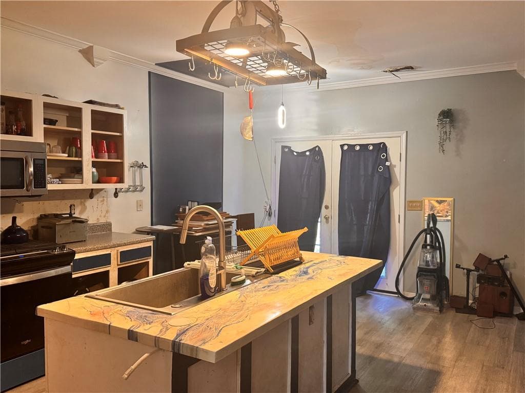 3 bedroom, 3 bathroom, 1,850 sq ft single family residence under contract at 4018 Carisbrook Drive, Union City, GA 30291 — photo 6