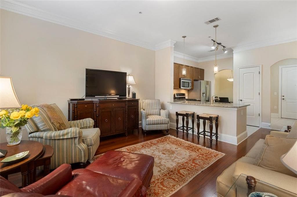 1 bedroom, 1 bathroom, 882 sq ft condominium sold at 3621 Vinings Slope Unit 2115, Atlanta, GA 30339