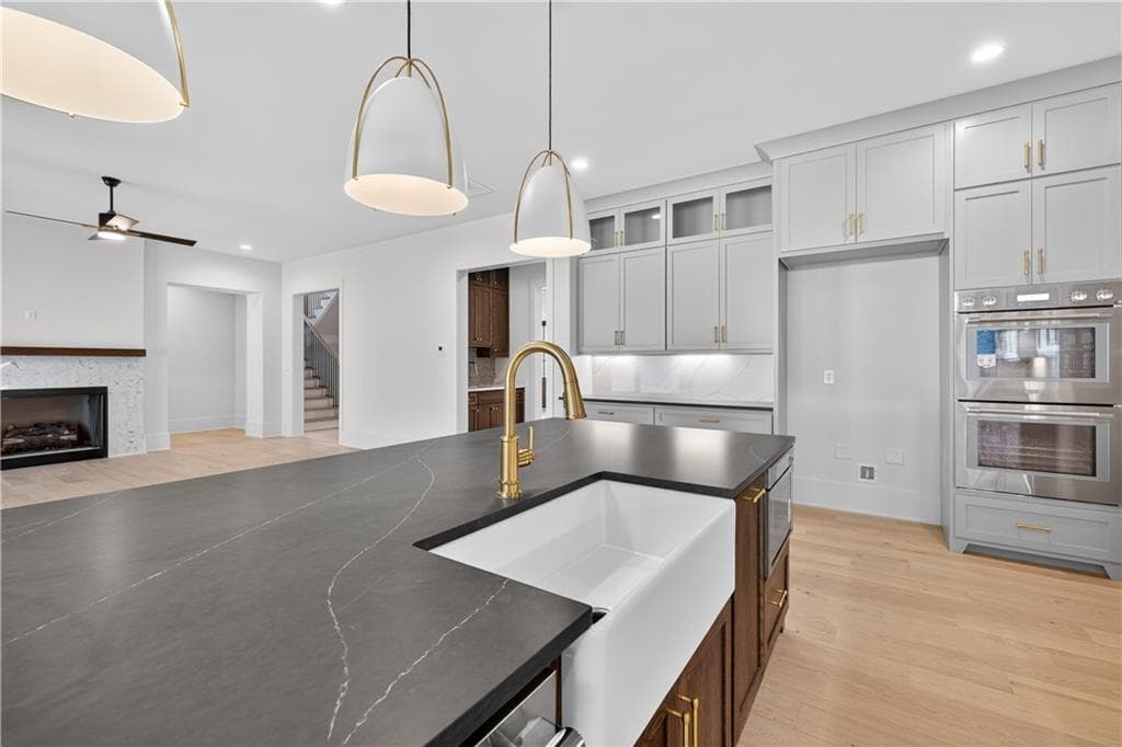 5 bedroom, 7 bathroom, 4,188 sq ft single family residence under contract at 3855 Town Farms Drive, Peachtree Corners, GA 30092 — photo 4