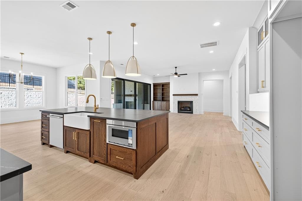 5 bedroom, 7 bathroom, 4,188 sq ft single family residence under contract at 3855 Town Farms Drive, Peachtree Corners, GA 30092 — photo 6