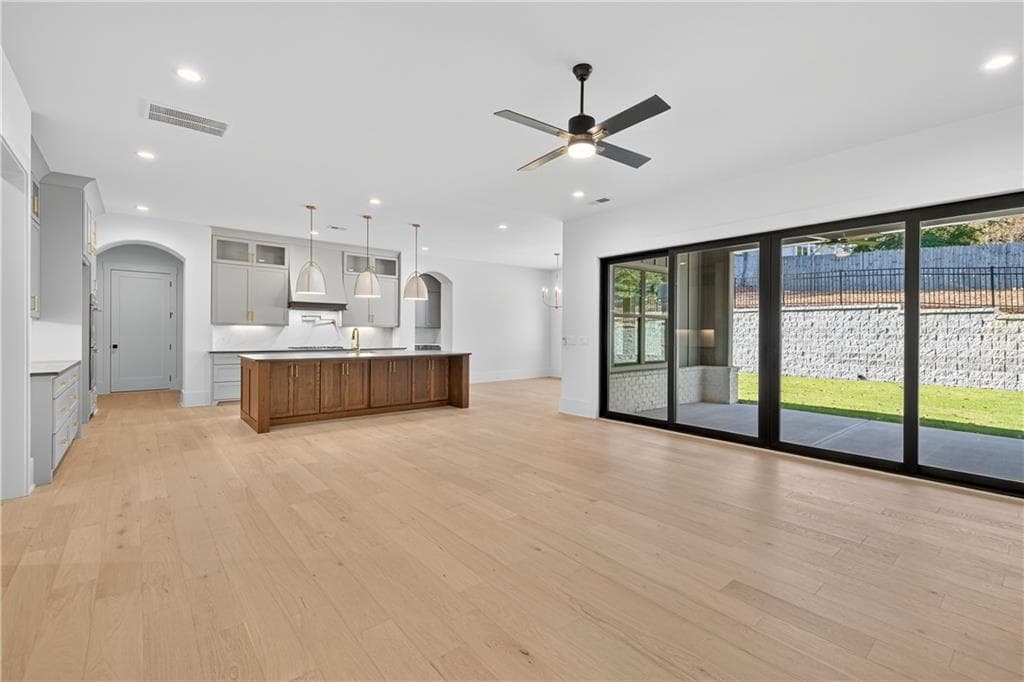5 bedroom, 7 bathroom, 4,188 sq ft single family residence under contract at 3855 Town Farms Drive, Peachtree Corners, GA 30092 — photo 8