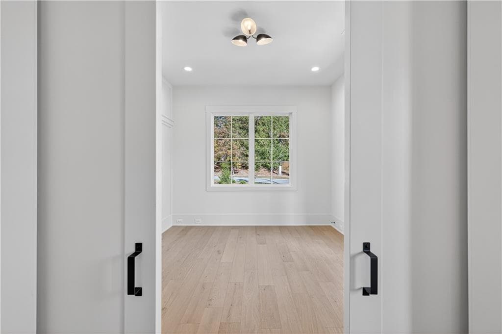 5 bedroom, 7 bathroom, 4,188 sq ft single family residence under contract at 3855 Town Farms Drive, Peachtree Corners, GA 30092 — photo 10