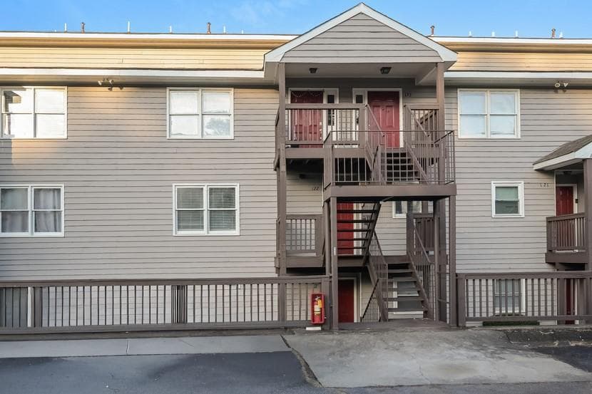 3 bedroom, 2 bathroom, 1,430 sq ft condominium for rent at 2505 W Broad Street 122, Athens, GA 30606 for $1,400 a month — photo 2