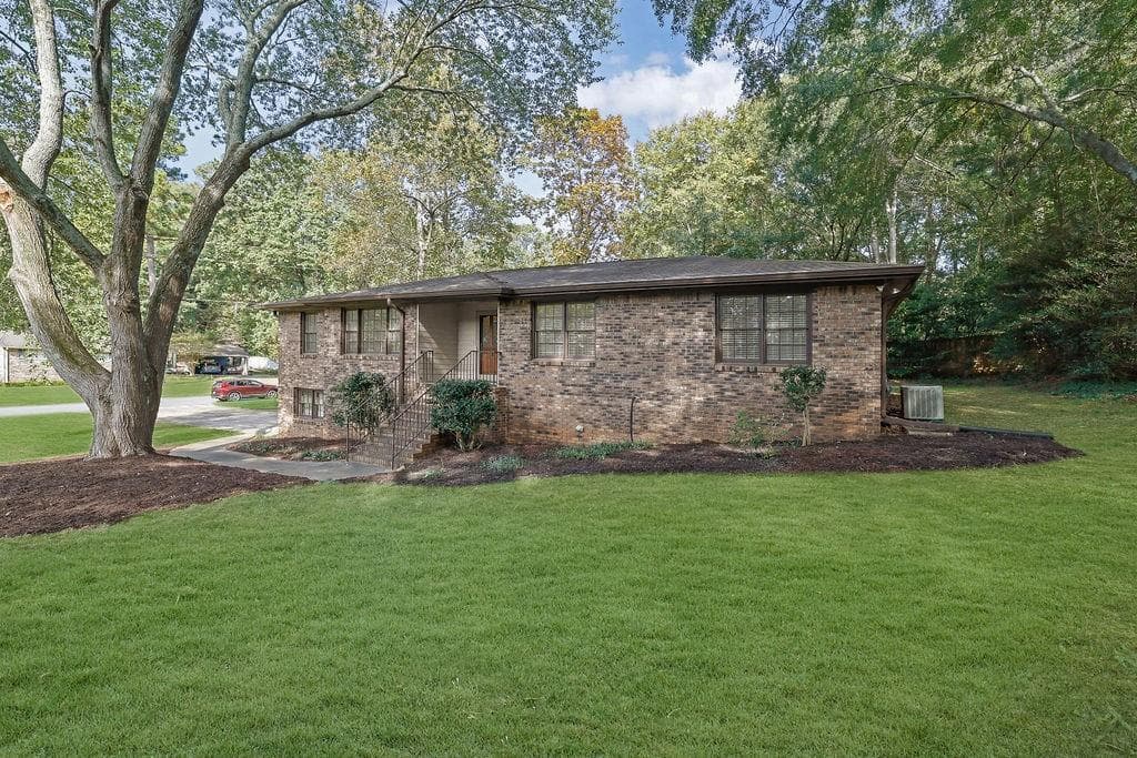 905 Tanglewood Trail, Woodstock, GA 30189 — most recent listing photo