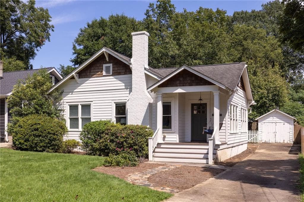 3 bedroom, 2 bathroom, 1,651 sq ft single family residence sold at 979 Hall Place, Atlanta, GA 30318
