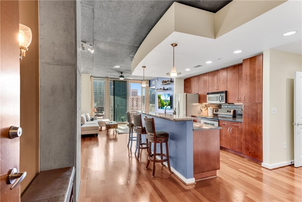 1 bedroom, 1 bathroom, 877 sq ft condominium sold at 860 Peachtree Street 804, Atlanta, GA 30308