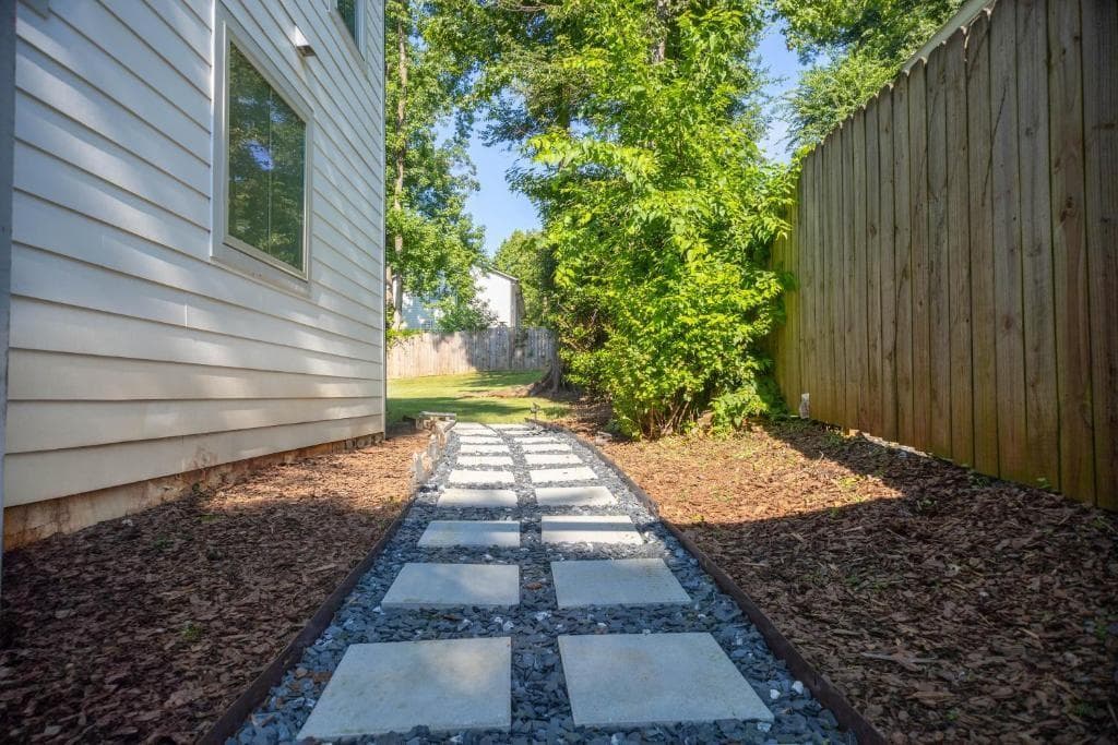 4 bedroom, 4 bathroom, 2,940 sq ft single family residence for sale at 253 Lamon Avenue, Atlanta, GA 30316 — photo 4