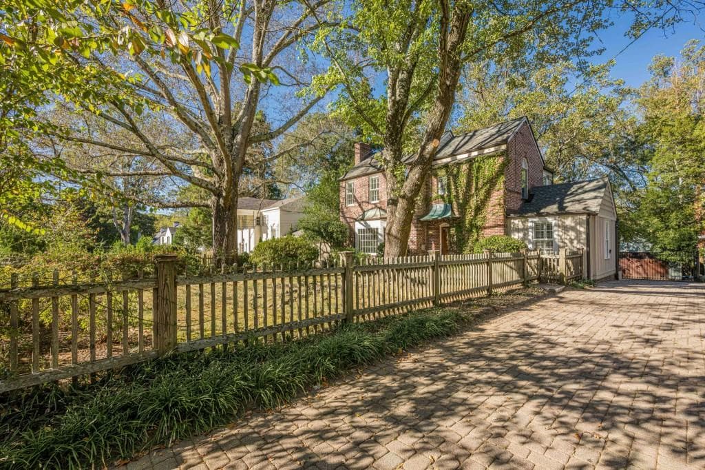3 bedroom, 4 bathroom, 2,345 sq ft single family residence sold at 419 Collier Road, Atlanta, GA 30309