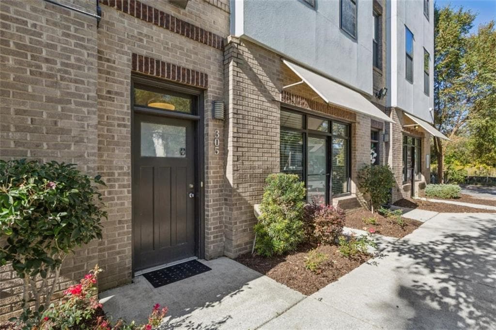 2 bedroom, 4 bathroom, 2,200 sq ft townhouse sold at 2030 Main Street 305, Atlanta, GA 30318