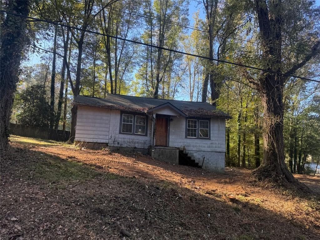 2 bedroom, 1 bathroom, 946 sq ft single family residence sold at 1881 SYLVIA Street, Austell, GA 30106