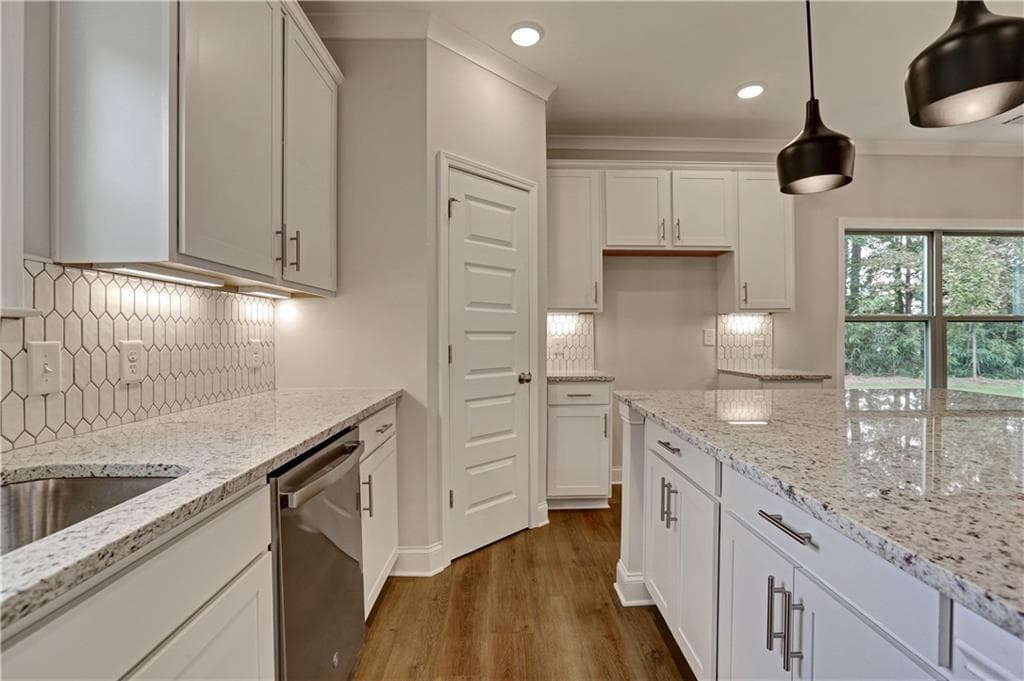 5 bedroom, 3 bathroom, 2,800 sq ft single family residence for sale at 3035 Zodiac Court, Lawrenceville, GA 30044 — photo 9