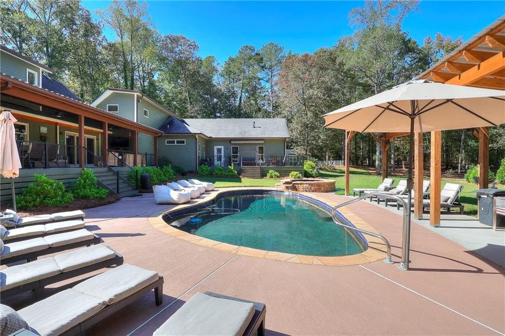 6 bedroom, 6 bathroom, 4,643 sq ft single family residence for sale at 5155 Donald Drive, Loganville, GA 30052 — photo 5