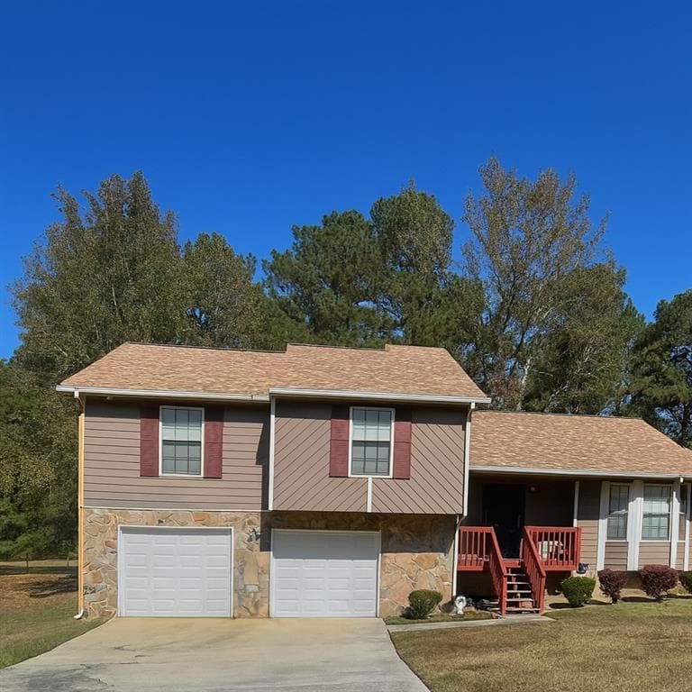 3 bedroom, 2 bathroom, 1,652 sq ft single family residence sold at 3325 Estate Lake Drive, Fairburn, GA 30213