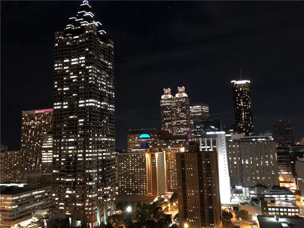1 bedroom, 1 bathroom, 763 sq ft condominium sold at 400 W Peachtree Street 2108, Atlanta, GA 30308