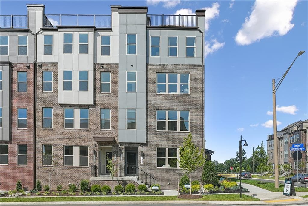 3 bedroom, 3 bathroom, 1,671 sq ft condominium sold at 314 Skylar Court, Atlanta, GA 30315