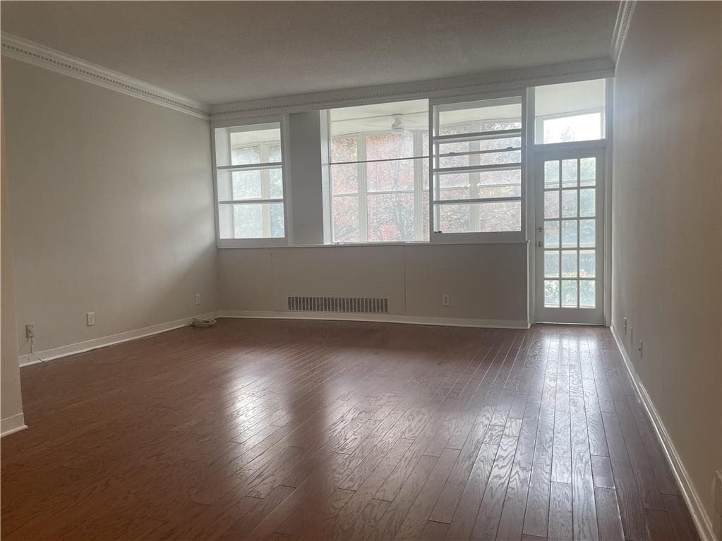 2 bedroom, 1 bathroom, 912 sq ft condominium under contract at 3060 Pharr Court North 123, Atlanta, GA 30305 — photo 5