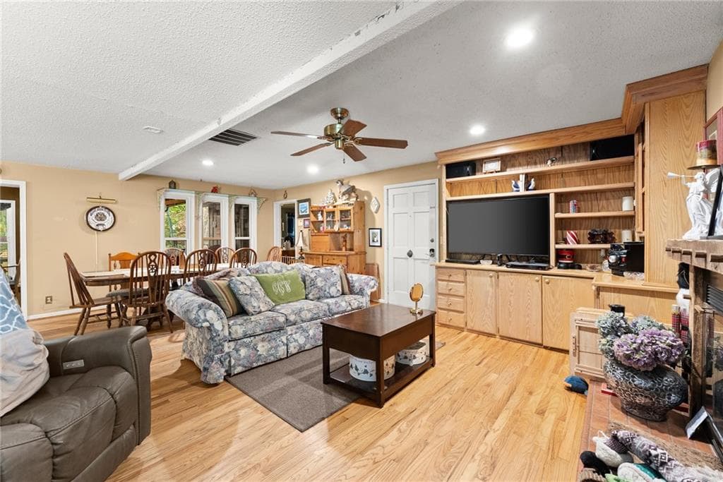3 bedroom, 2 bathroom, 2,304 sq ft single family residence for sale at 221 Shallowford Drive, Gainesville, GA 30504 — photo 7