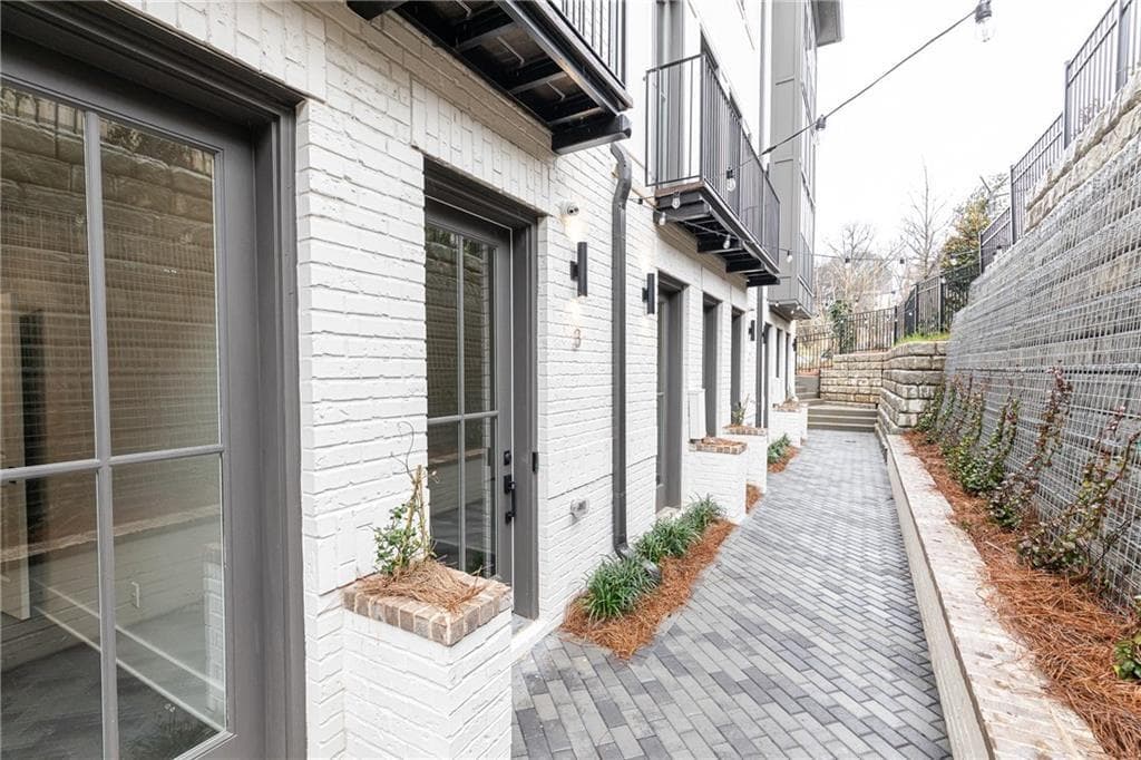 3 bedroom, 4 bathroom, 2,724 sq ft condominium sold at 574 Boulevard Place 3, Atlanta, GA 30308