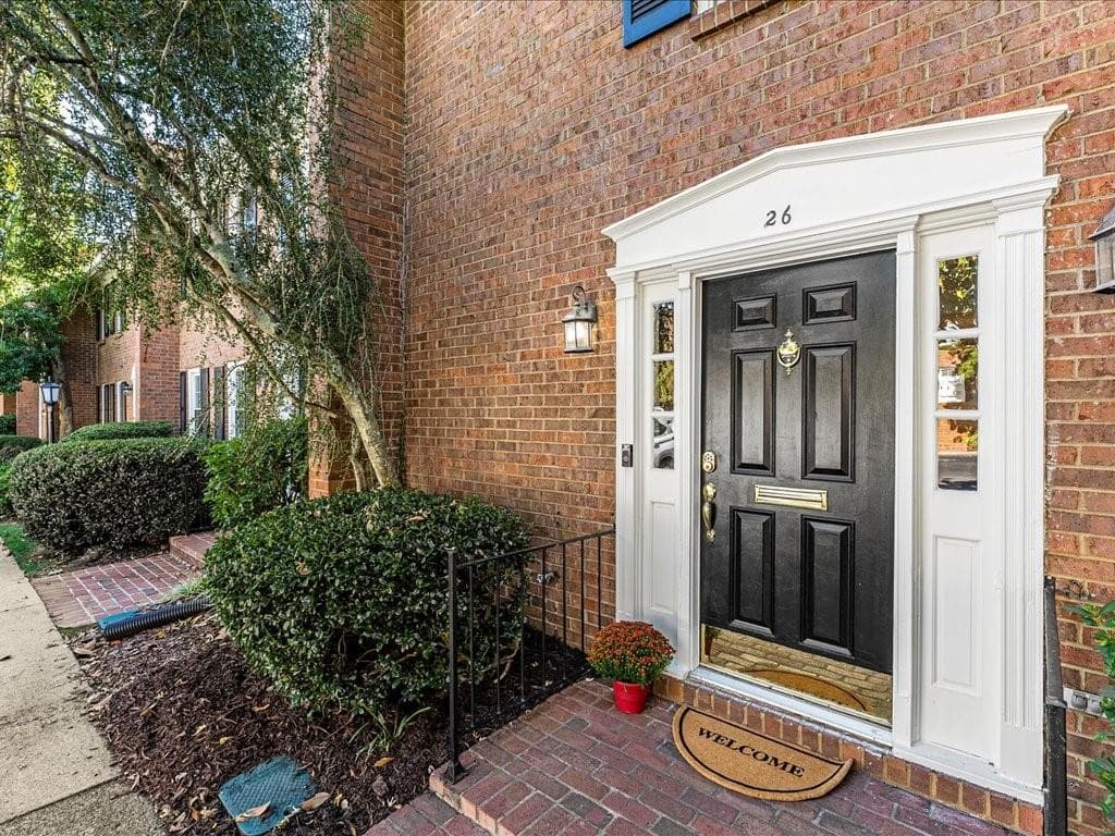 3 bedroom, 3 bathroom, 2,164 sq ft condominium sold at 4620 Wieuca Road #26, Atlanta, GA 30342