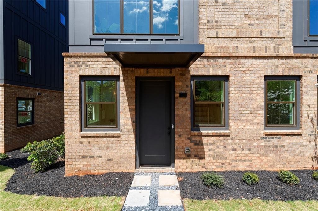 2 bedroom, 3 bathroom, 1,361 sq ft townhouse sold at 1127 Knight Walk, Atlanta, GA 30318