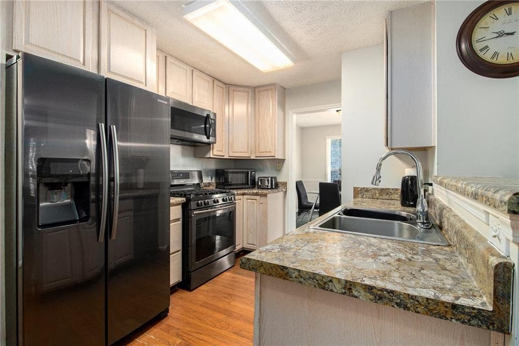 4 bedroom, 3 bathroom, 2,111 sq ft single family residence for sale at 4545 Forrest Bend Court, Snellville, GA 30039 — photo 9