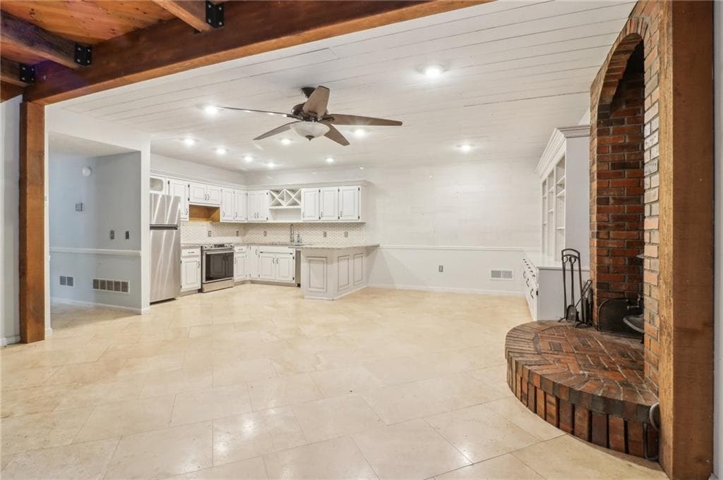 3 bedroom, 3 bathroom, 2,349 sq ft single family residence for sale at 5250 Aubrey Lane, Cumming, GA 30028 — photo 4