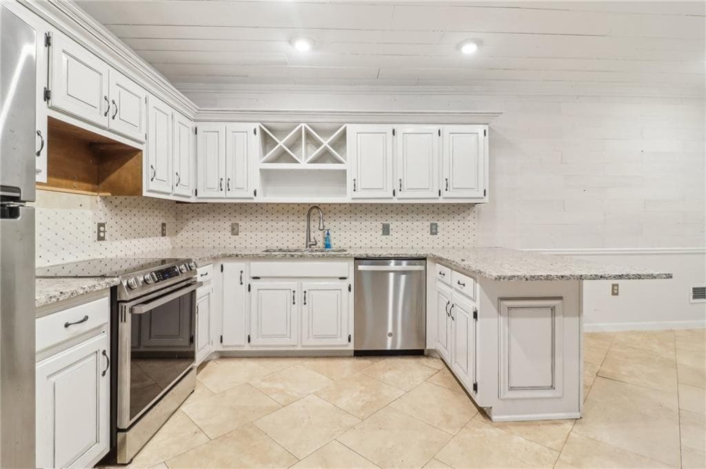 3 bedroom, 3 bathroom, 2,349 sq ft single family residence for sale at 5250 Aubrey Lane, Cumming, GA 30028 — photo 6