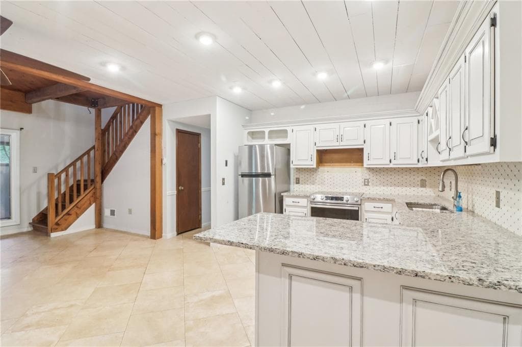 3 bedroom, 3 bathroom, 2,349 sq ft single family residence for sale at 5250 Aubrey Lane, Cumming, GA 30028 — photo 7