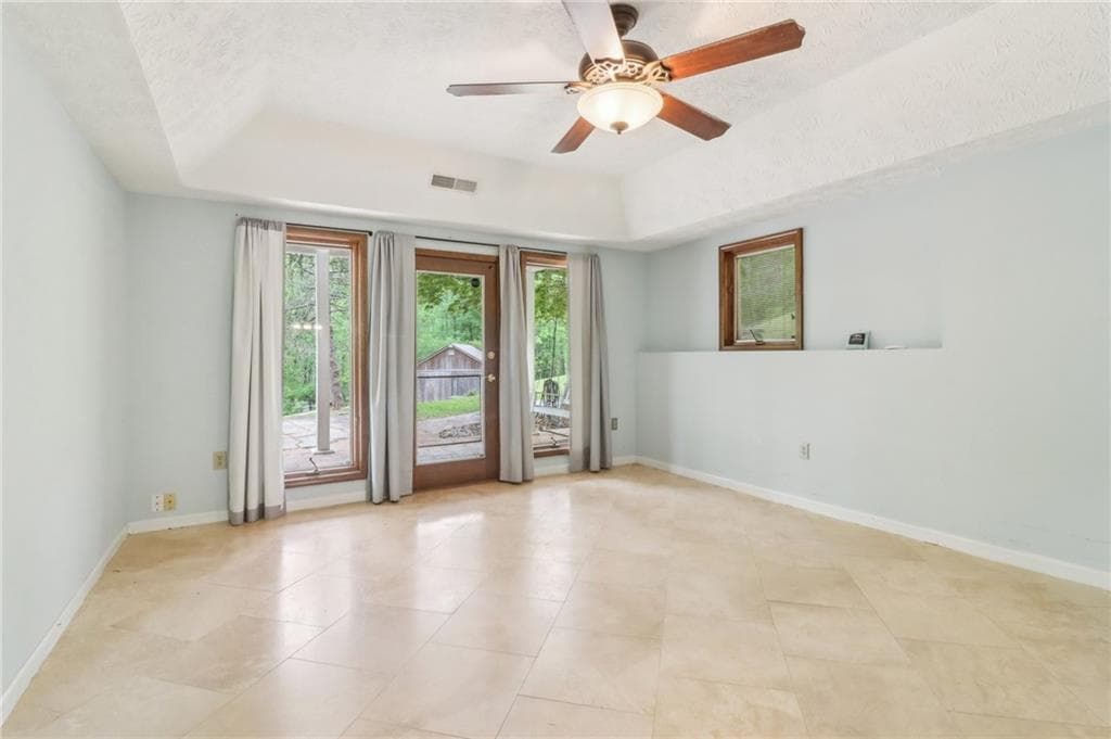 3 bedroom, 3 bathroom, 2,349 sq ft single family residence for sale at 5250 Aubrey Lane, Cumming, GA 30028 — photo 10