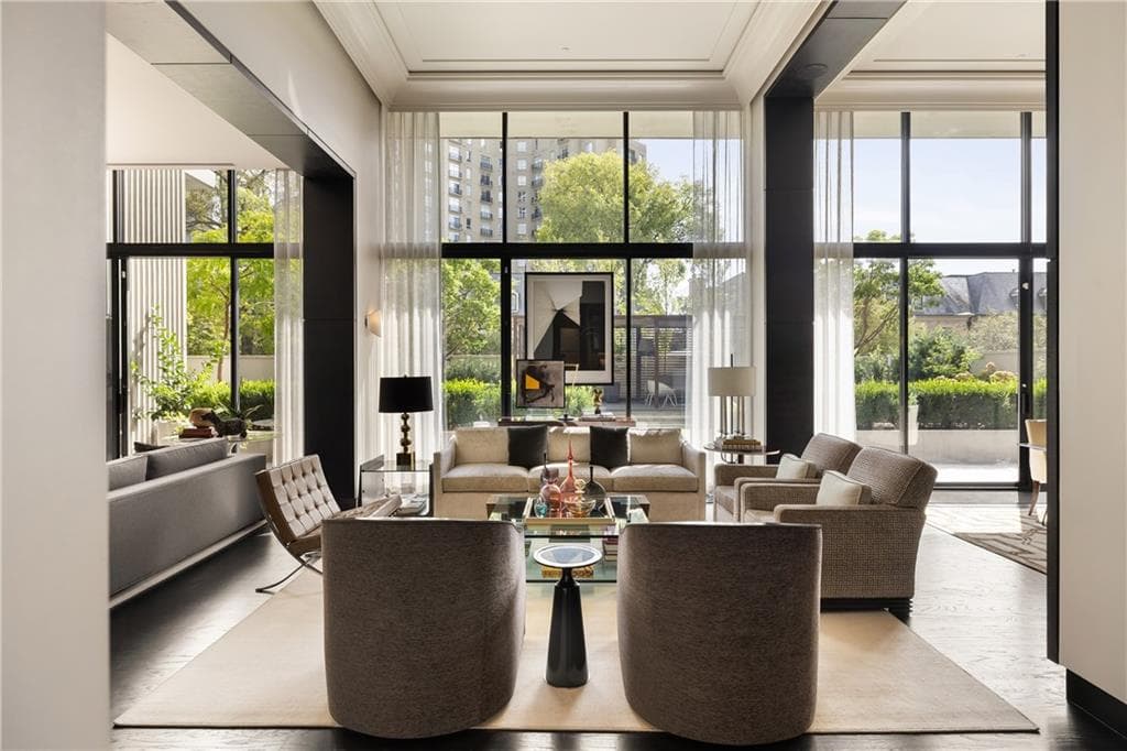 3 bedroom, 4 bathroom, 3,800 sq ft condominium sold at 2660 Peachtree Road 4H, Atlanta, GA 30305