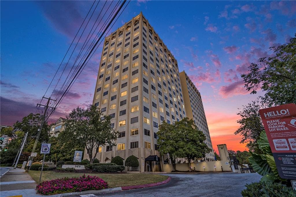 1 bedroom, 1 bathroom, 837 sq ft condominium sold at 2479 Peachtree Road 708, Atlanta, GA 30305