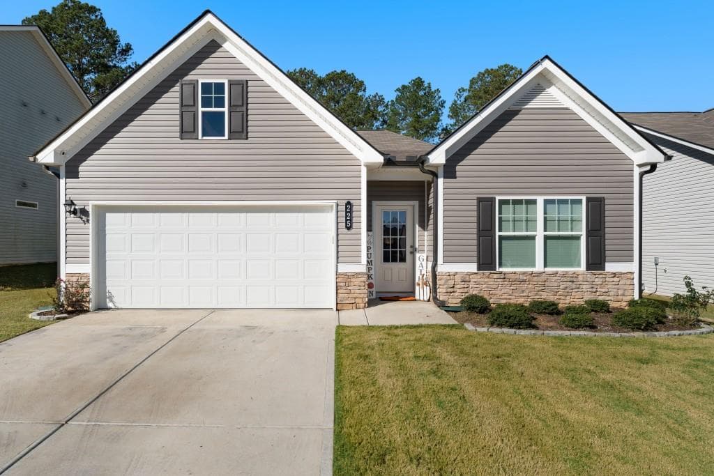 3 bedroom, 2 bathroom, 1,820 sq ft single family residence under contract at 225 Sycamore Drive, Calhoun, GA 30701