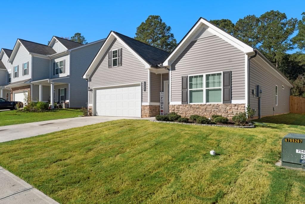 3 bedroom, 2 bathroom, 1,820 sq ft single family residence under contract at 225 Sycamore Drive, Calhoun, GA 30701 — photo 2