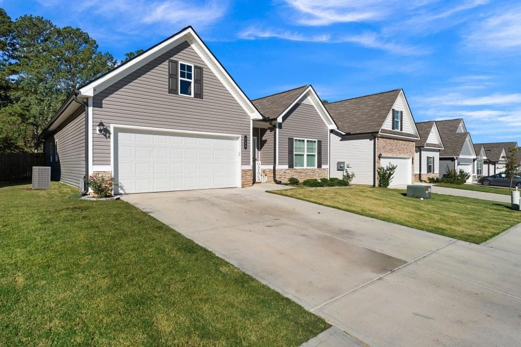 3 bedroom, 2 bathroom, 1,820 sq ft single family residence under contract at 225 Sycamore Drive, Calhoun, GA 30701 — photo 4
