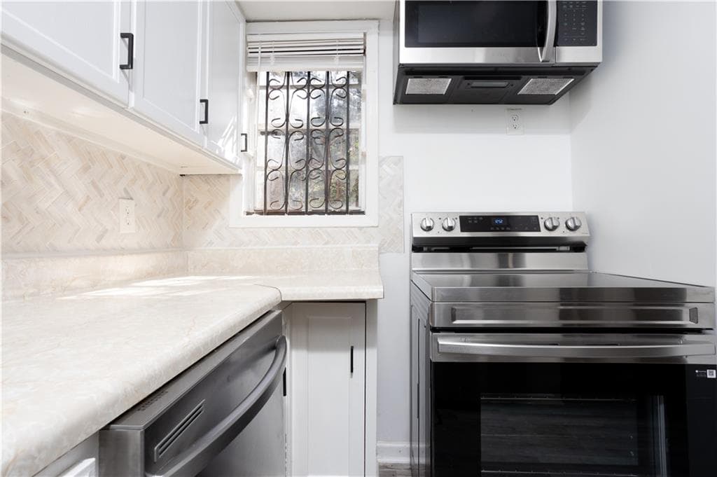 2 bedroom, 1 bathroom, 808 sq ft condominium for sale at 3232 Abbeywood Drive, Decatur, GA 30034 — photo 2