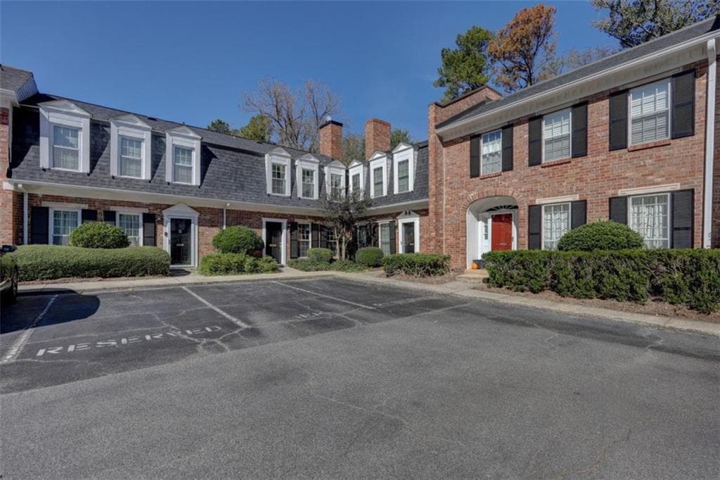 2 bedroom, 3 bathroom, 1,320 sq ft townhouse sold at 6 Kings Tavern Place, Atlanta, GA 30318