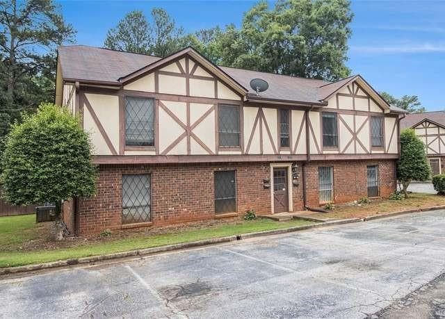 2 bedroom, 1 bathroom, 808 sq ft condominium for sale at 3232 Abbeywood Drive, Decatur, GA 30034 — photo 1 of 17