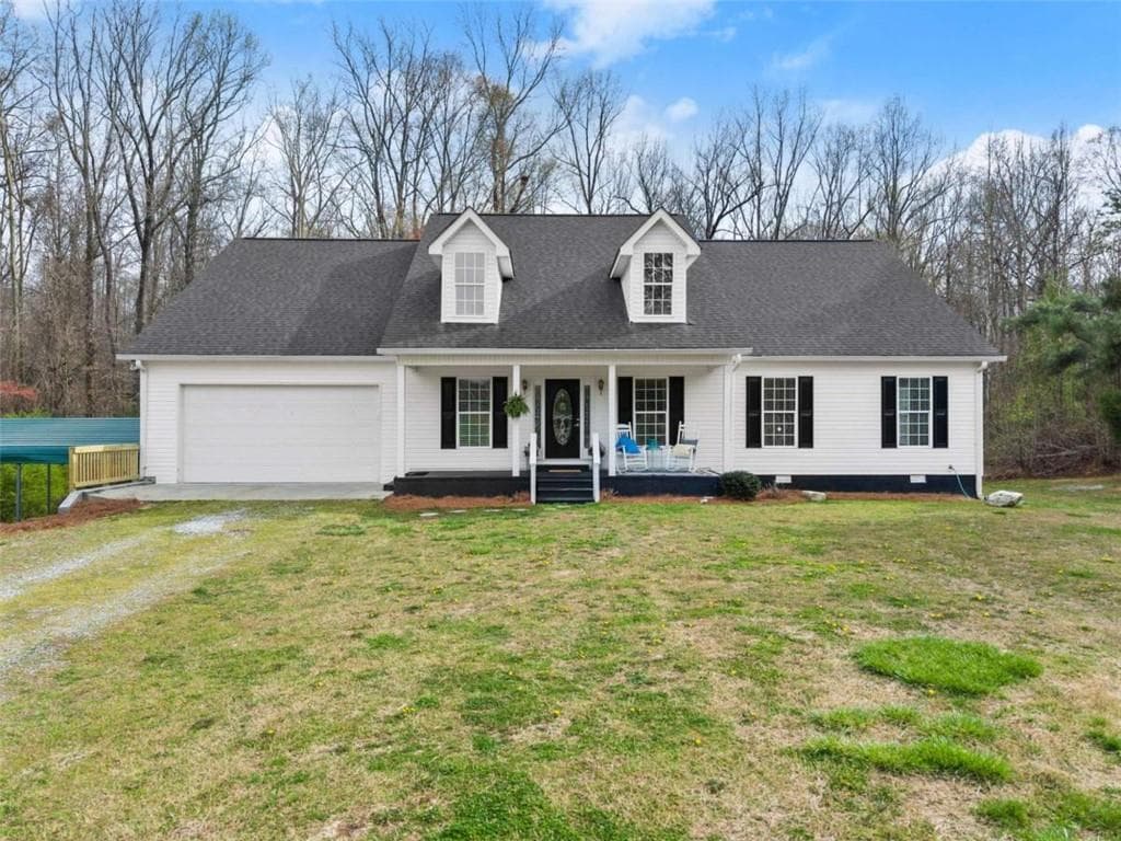 3 bedroom, 2 bathroom, 2,924 sq ft single family residence sold at 2215 Hwy 323, Gillsville, GA 30543