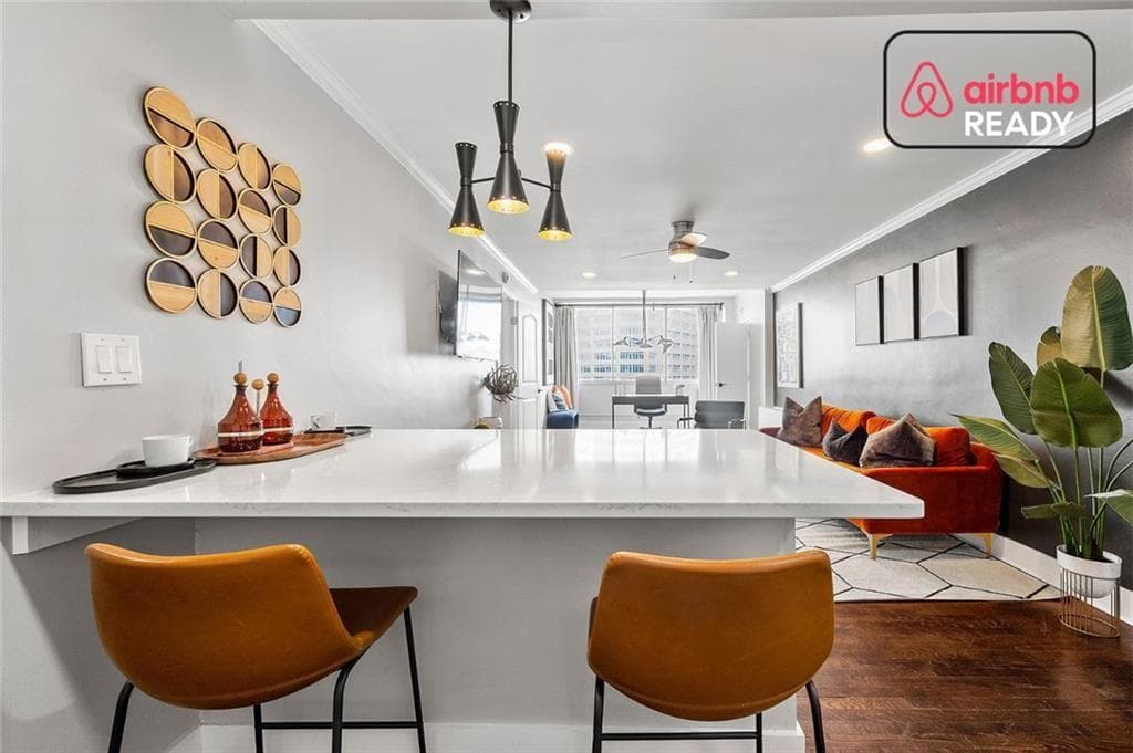 2 bedroom, 1 bathroom, 1,020 sq ft condominium sold at 215 Piedmont Avenue 1509, Atlanta, GA 30308
