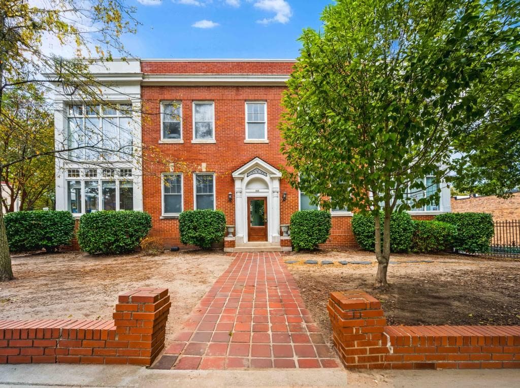 2 bedroom, 1 bathroom, 850 sq ft condominium sold at 1050 North Highland Avenue 12B, Atlanta, GA 30306